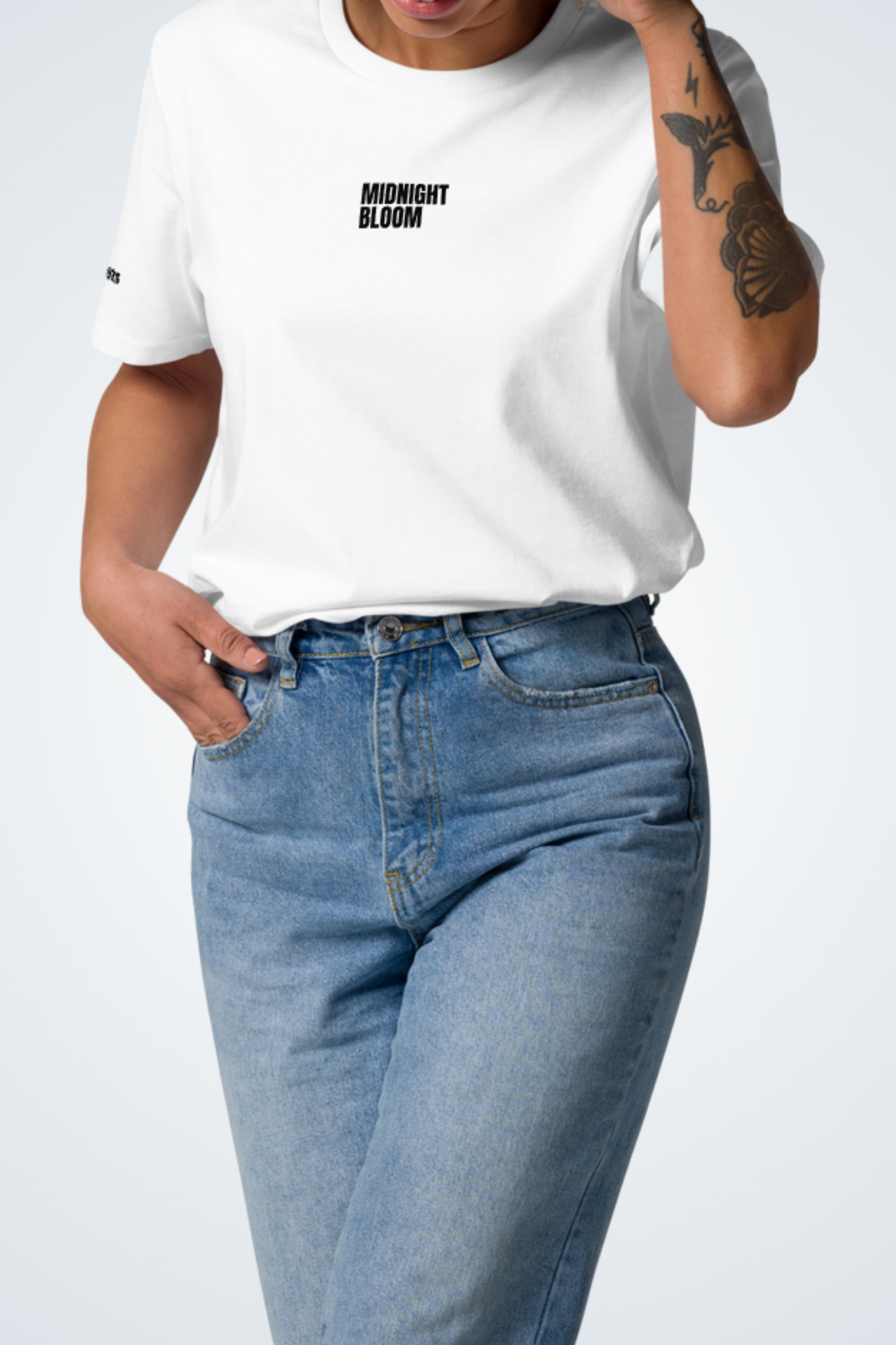 Unisex-Bio-Baumwoll-T-Shirt - Midnight Bloom