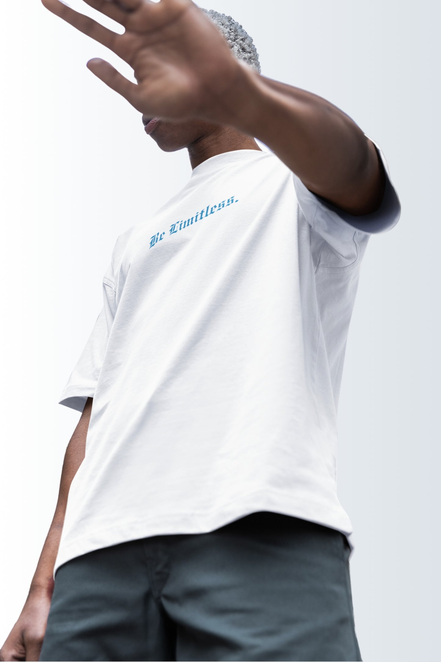 Klassisches Unisex T-Shirt - Be Limitless blau