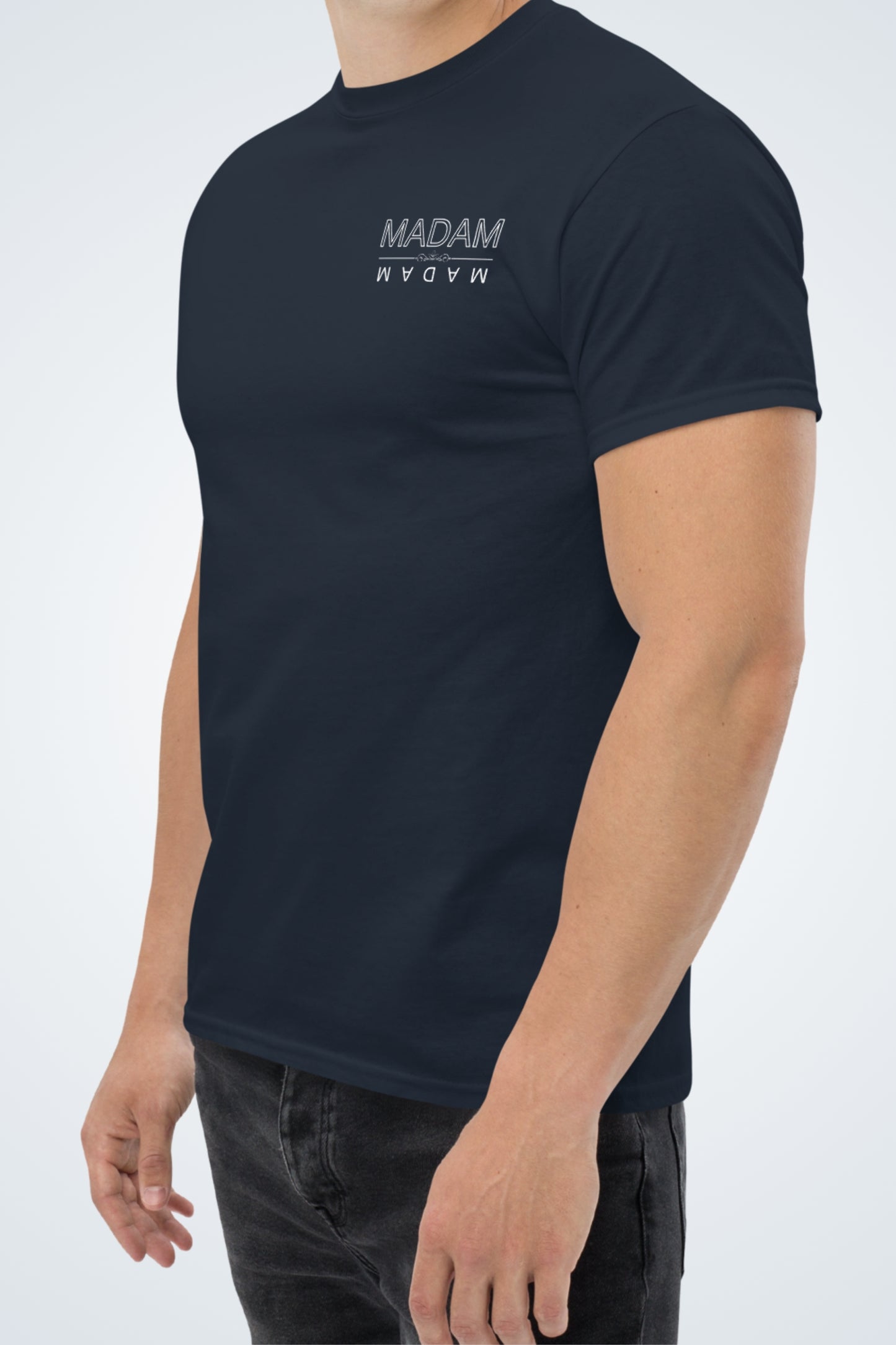 Klassisches Unisex T-Shirt - Madam